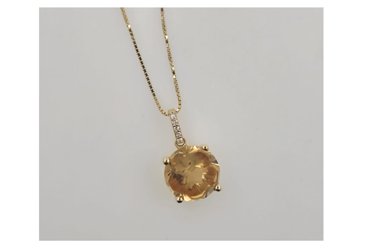 Colgante en oro amarillo con diamantes y citrino
