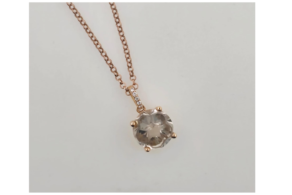 Colgante en oro rosa con diamantes y cuarzo ahumado