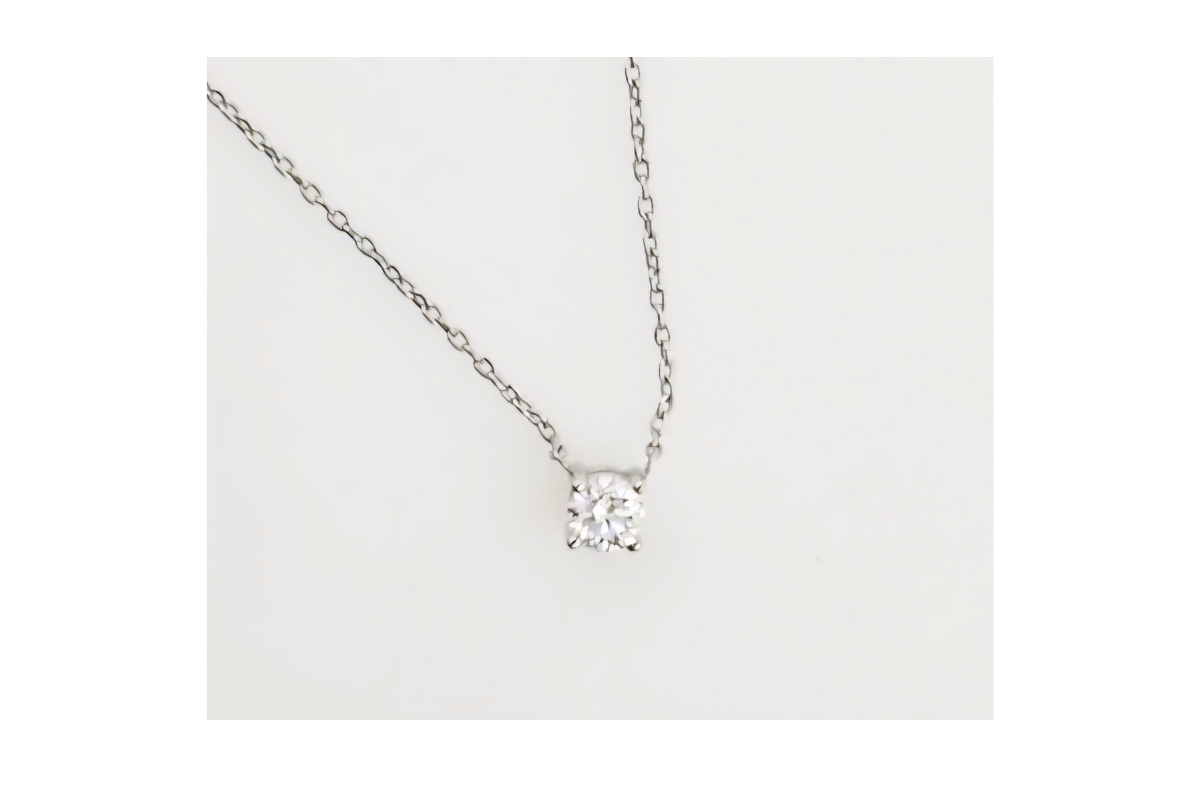 Punto de luz en oro blanco y diamante